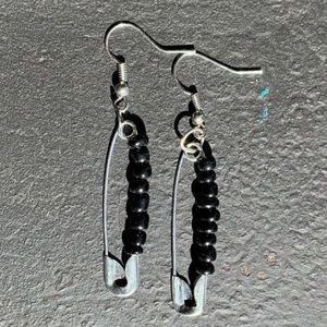 BLACK SAFETY PIN EARRINGS